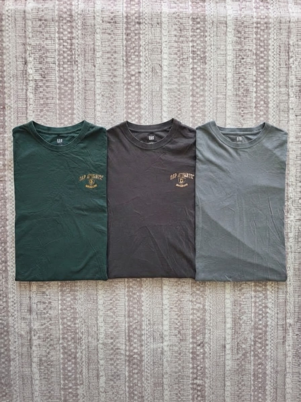 Bundle of 3 Men’s Gap Athletic Graphic & Solid T-Shirts – Size Large